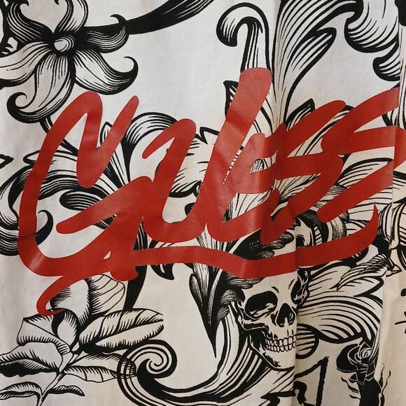 Guess black and white skull and roses short sleeve shirt all over print - Picture 4 of 5
